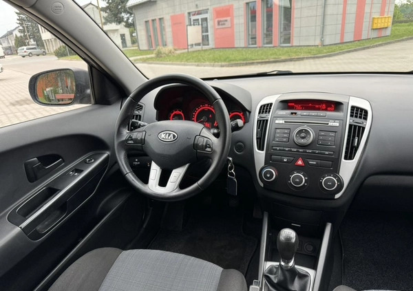 Kia Ceed cena 24900 przebieg: 145000, rok produkcji 2010 z Rymanów małe 631